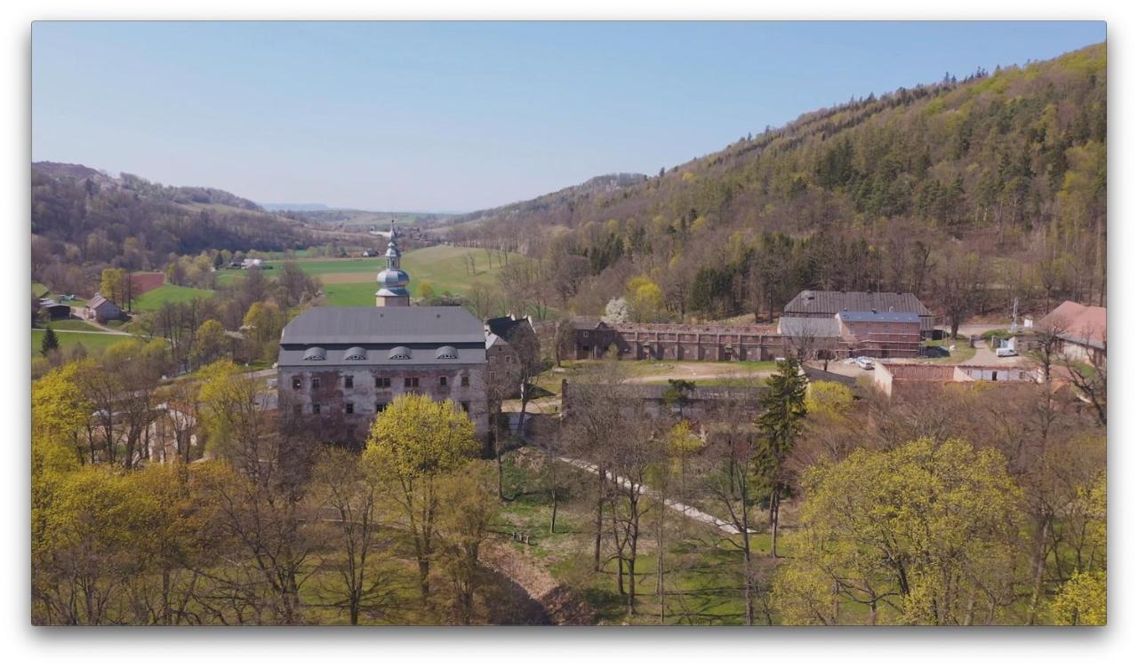 Zamek Sarny - Schloss Scharfeneck Kłodzko Exterior foto